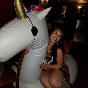 Meet your Posher, Caitlin